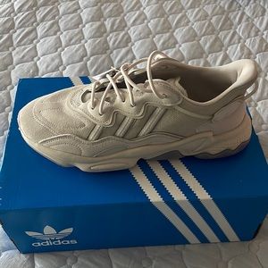 Ozweego W Adidas men’s shoe